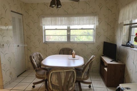 Condominio en venta en Pembroke Pines, Florida, 2 dormitorios, 140 m2 № 1933784 - foto 9