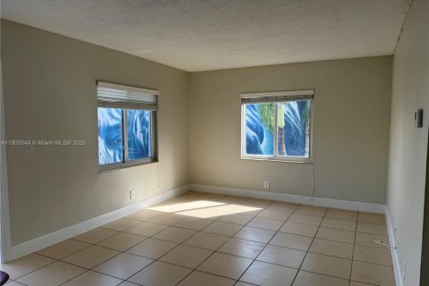 Снять в аренду квартиру в Форт-Лодердейл, Флорида 2 спальни, 70.61м2, № 1955189 - фото 6