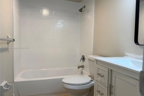 Снять в аренду квартиру в Форт-Лодердейл, Флорида 2 спальни, 70.61м2, № 1955189 - фото 2