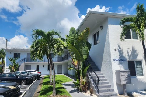 Снять в аренду квартиру в Форт-Лодердейл, Флорида 2 спальни, 70.61м2, № 1955189 - фото 1