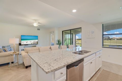 Condo in Bradenton, Florida, 3 bedrooms in LAKEWOOD NATIONAL  № 2136270 - photo 11