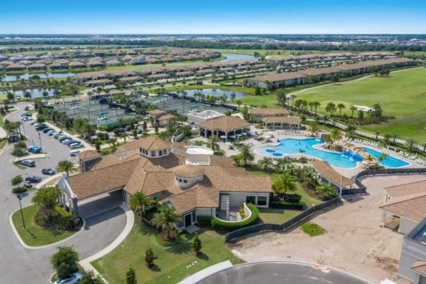 Condo in Bradenton, Florida, 3 bedrooms in LAKEWOOD NATIONAL  № 2136270 - photo 24