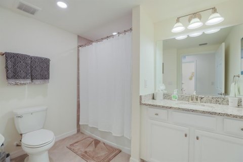 Condo in Bradenton, Florida, 3 bedrooms in LAKEWOOD NATIONAL  № 2136270 - photo 15
