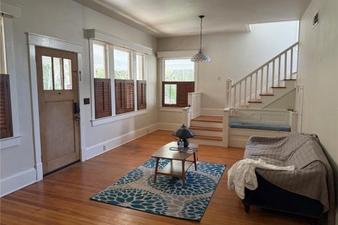 House in Gainesville, Florida 5 bedrooms, 224.82 sq.m. № 2130840 - photo 2
