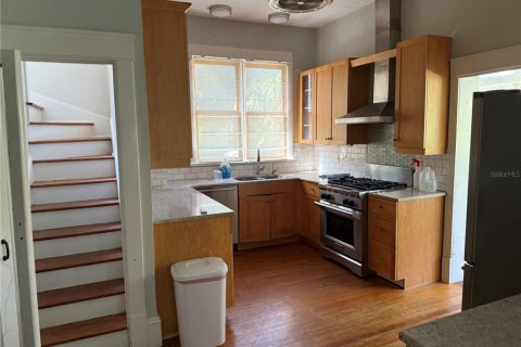 House in Gainesville, Florida 5 bedrooms, 224.82 sq.m. № 2130840 - photo 5