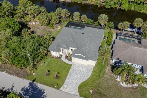House in Port Charlotte, Florida 4 bedrooms, 207.17 sq.m. № 2123159 - photo 2