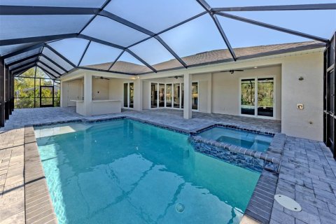 House in Port Charlotte, Florida 4 bedrooms, 207.17 sq.m. № 2123159 - photo 24