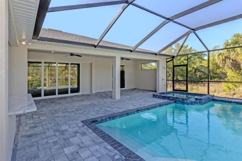 House in Port Charlotte, Florida 4 bedrooms, 207.17 sq.m. № 2123159 - photo 26