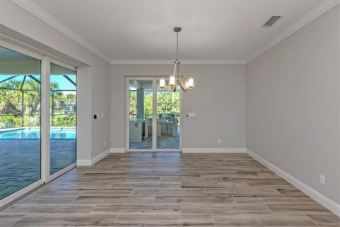 House in Port Charlotte, Florida 4 bedrooms, 207.17 sq.m. № 2123159 - photo 6