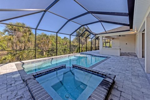 House in Port Charlotte, Florida 4 bedrooms, 207.17 sq.m. № 2123159 - photo 23
