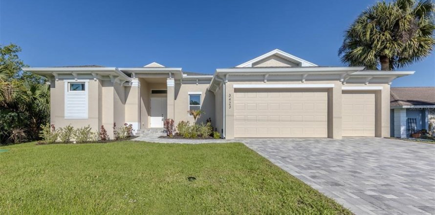 House in Port Charlotte, Florida 4 bedrooms, 207.17 sq.m. № 2123159