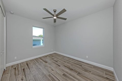 House in Port Charlotte, Florida 4 bedrooms, 207.17 sq.m. № 2123159 - photo 17