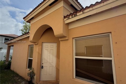 Casa en venta en Homestead, Florida, 3 dormitorios, 130.81 m2 № 2058588 - foto 2