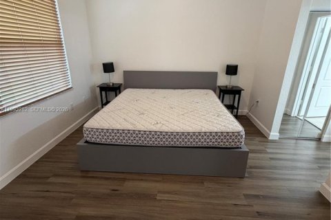 Casa en venta en Homestead, Florida, 3 dormitorios, 130.81 m2 № 2058588 - foto 12