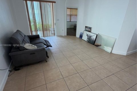 Casa en venta en Homestead, Florida, 3 dormitorios, 130.81 m2 № 2058588 - foto 8
