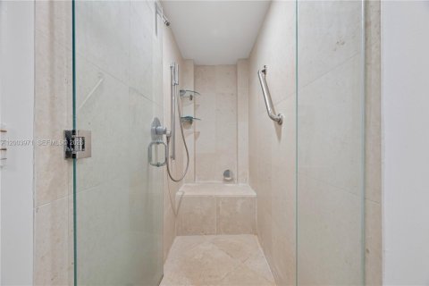 Condo in Miami, Florida, 1 bedroom  № 2170473 - photo 17