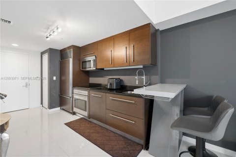 Condo in Miami, Florida, 1 bedroom  № 2170473 - photo 10