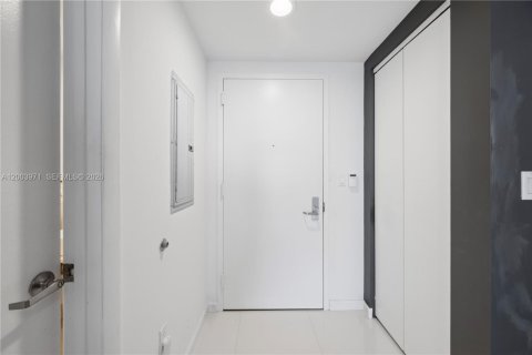 Condo in Miami, Florida, 1 bedroom  № 2170473 - photo 4