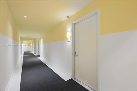 Condo in Miami, Florida, 1 bedroom  № 2170473 - photo 22