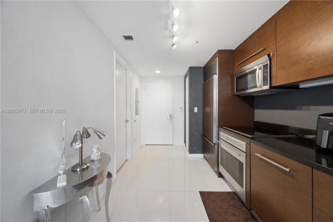 Condo in Miami, Florida, 1 bedroom  № 2170473 - photo 9