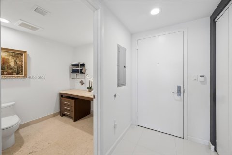 Condo in Miami, Florida, 1 bedroom  № 2170473 - photo 15