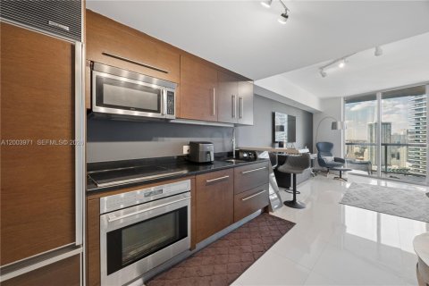 Condo in Miami, Florida, 1 bedroom  № 2170473 - photo 11