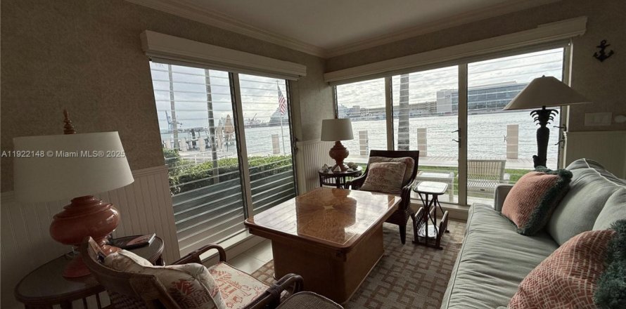 Кондоминиум с 1 спальней в Форт-Лодердейл, Флорида № 2018751