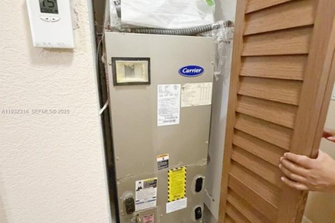 Adosado en venta en Pembroke Pines, Florida, 3 dormitorios, 151.9 m2 № 2035138 - foto 13