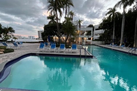 Condo in Aventura, Florida, 2 bedrooms  № 1814250 - photo 16