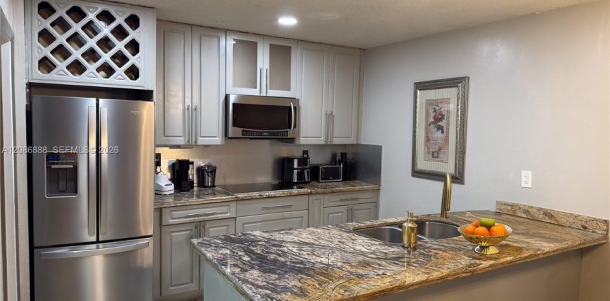 Apartment in Pembroke Pines, Florida 1 bedroom, 78.32 sq.m. № 2357618