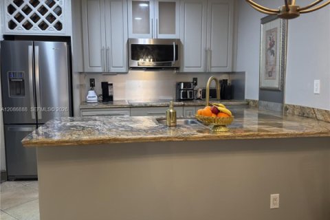 Apartment in Pembroke Pines, Florida 1 bedroom, 78.32 sq.m. № 2357618 - photo 2