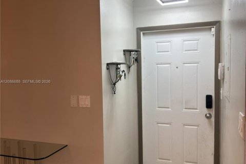 Apartment in Pembroke Pines, Florida 1 bedroom, 78.32 sq.m. № 2357618 - photo 5