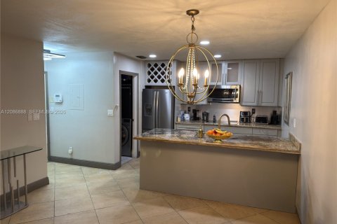 Apartment in Pembroke Pines, Florida 1 bedroom, 78.32 sq.m. № 2357618 - photo 6