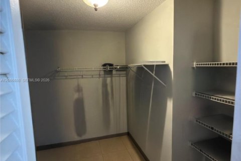 Apartment in Pembroke Pines, Florida 1 bedroom, 78.32 sq.m. № 2357618 - photo 7