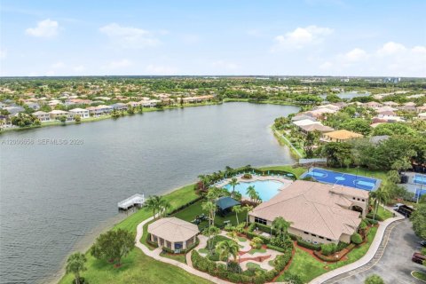 Casa en venta en Miramar, Florida, 5 dormitorios, 313.17 m2 № 2251414 - foto 16
