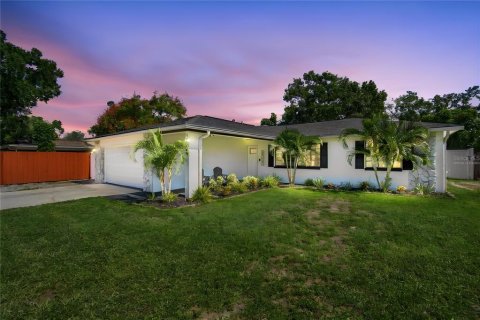 Villa ou maison à vendre à Largo, Floride: 4 chambres, 166.48 m2 № 2432693 - photo 2