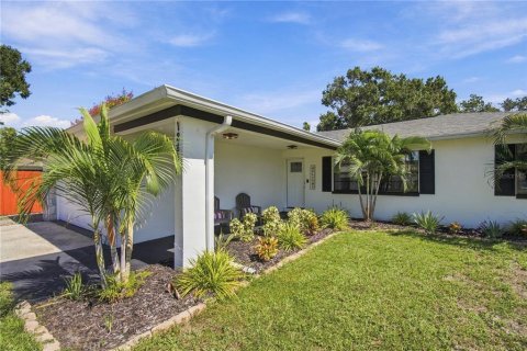Villa ou maison à vendre à Largo, Floride: 4 chambres, 166.48 m2 № 2432693 - photo 6