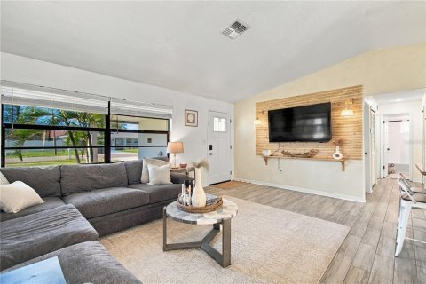 Villa ou maison à vendre à Largo, Floride: 4 chambres, 166.48 m2 № 2432693 - photo 12