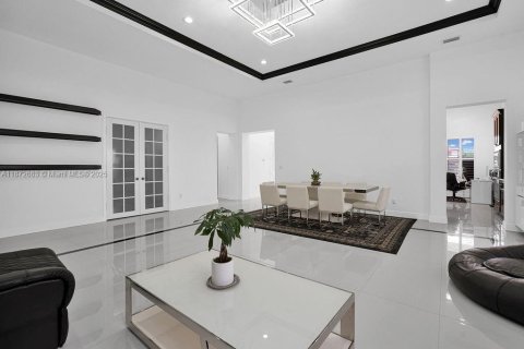 Снять в аренду виллу или дом в Купер-Сити, Флорида 4 спальни, 285.77м2, № 1924077 - фото 9