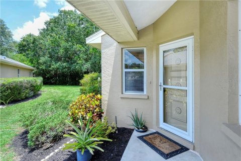House in Sarasota, Florida 2 bedrooms, 106.84 sq.m. № 1915960 - photo 3