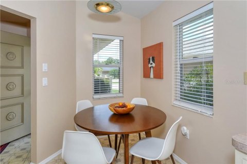 House in Sarasota, Florida 2 bedrooms, 106.84 sq.m. № 1915960 - photo 10