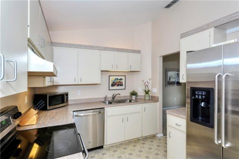 House in Sarasota, Florida 2 bedrooms, 106.84 sq.m. № 1915960 - photo 7