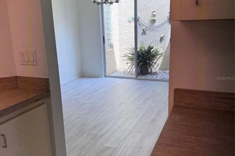 House in Sarasota, Florida 2 bedrooms, 106.84 sq.m. № 1915960 - photo 11