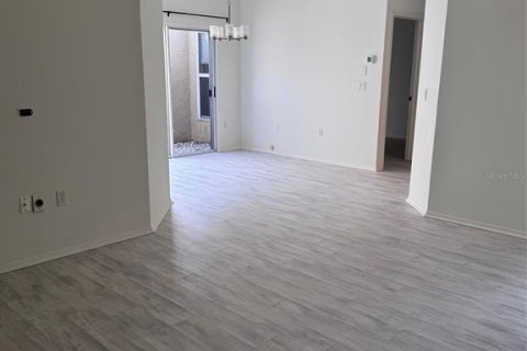 House in Sarasota, Florida 2 bedrooms, 106.84 sq.m. № 1915960 - photo 6