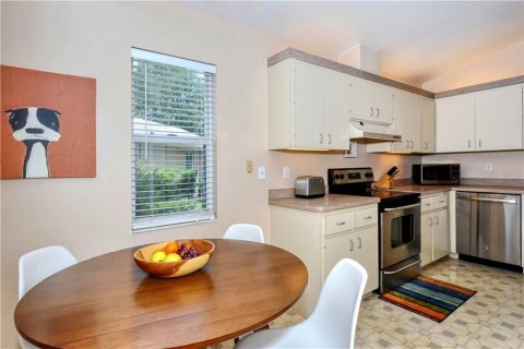 House in Sarasota, Florida 2 bedrooms, 106.84 sq.m. № 1915960 - photo 9