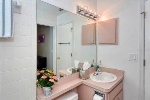 House in Sarasota, Florida 2 bedrooms, 106.84 sq.m. № 1915960 - photo 17