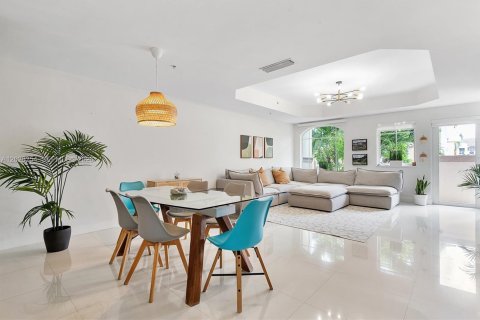 Townhouse in Aventura, Florida 3 bedrooms, 160.63 sq.m. № 2257530