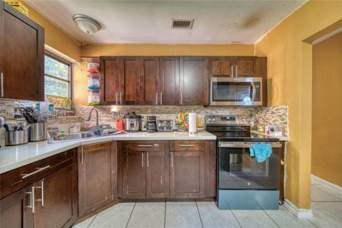 Casa en venta en Miami Gardens, Florida, 4 dormitorios, 143.26 m2 № 2058279 - foto 8