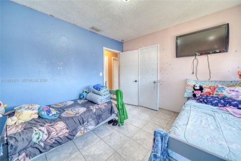 Casa en venta en Miami Gardens, Florida, 4 dormitorios, 143.26 m2 № 2058279 - foto 18