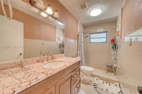Casa en venta en Miami Gardens, Florida, 4 dormitorios, 143.26 m2 № 2058279 - foto 21